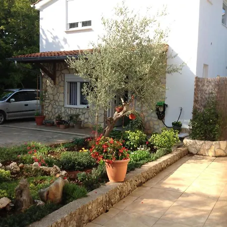 Olive Garden Krk Apartment Brzac