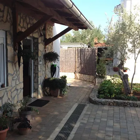 Olive Garden Krk Apartment Brzac